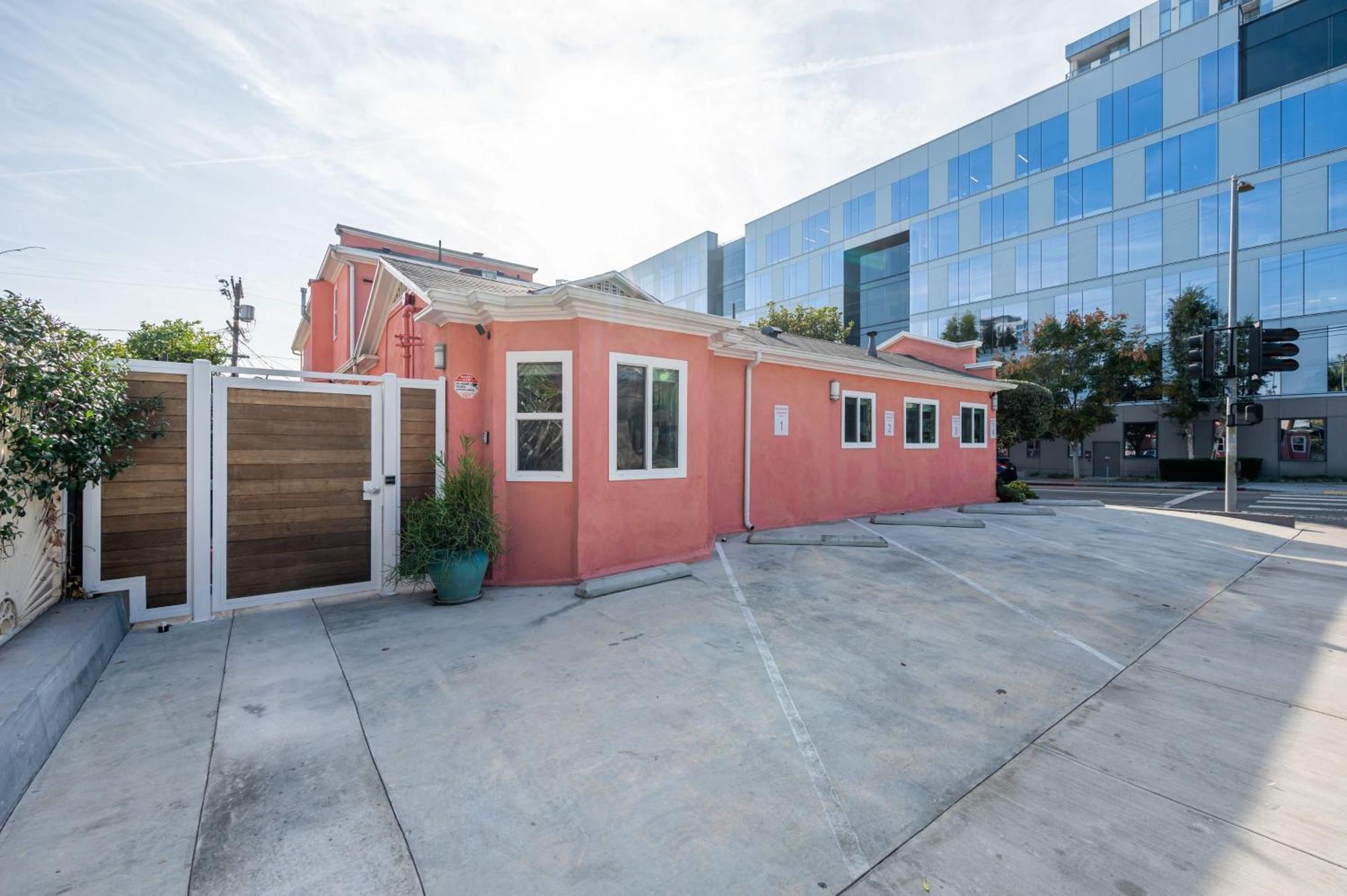 Apartment Rock N Roll By Avantstay Vibey Hollywood Retreat Steps To Attractions